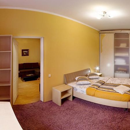 Kyiv Apartment In The City Center On Turgenevskaya Street Екстериор снимка