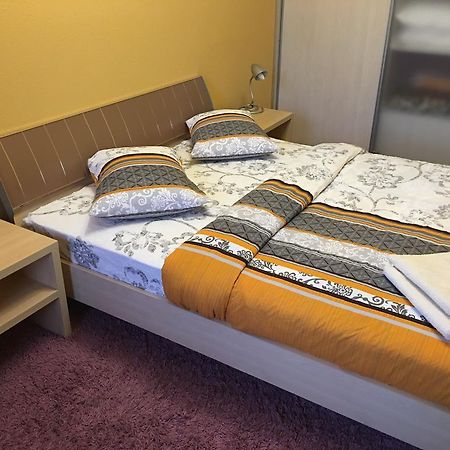 Kyiv Apartment In The City Center On Turgenevskaya Street Екстериор снимка