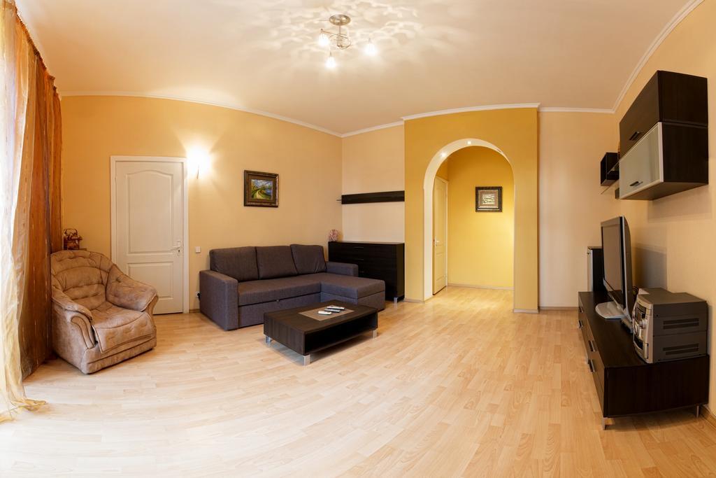 Kyiv Apartment In The City Center On Turgenevskaya Street Екстериор снимка