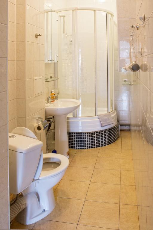 Kyiv Apartment In The City Center On Turgenevskaya Street Екстериор снимка