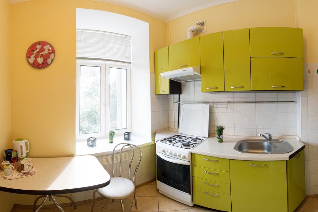 Kyiv Apartment In The City Center On Turgenevskaya Street Екстериор снимка