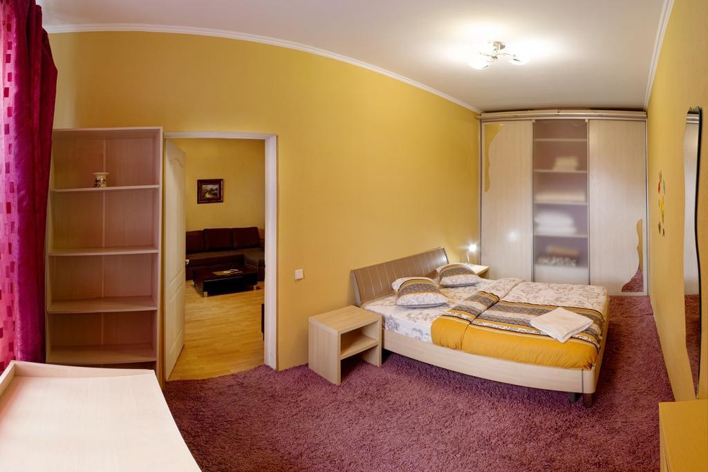 Kyiv Apartment In The City Center On Turgenevskaya Street Екстериор снимка