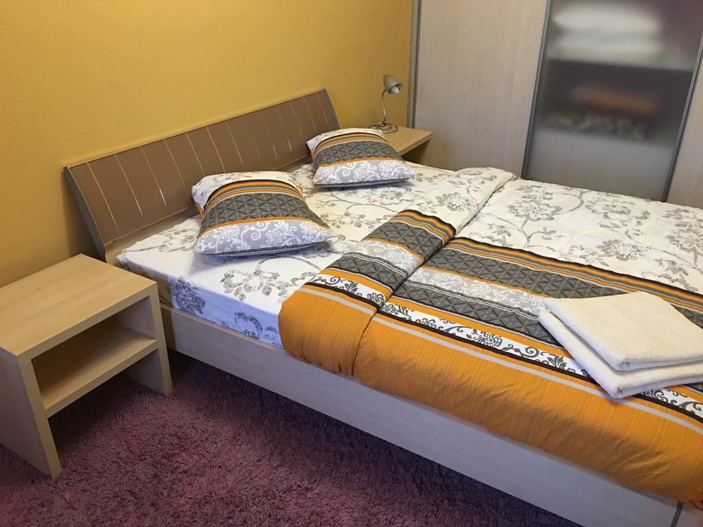 Kyiv Apartment In The City Center On Turgenevskaya Street Екстериор снимка
